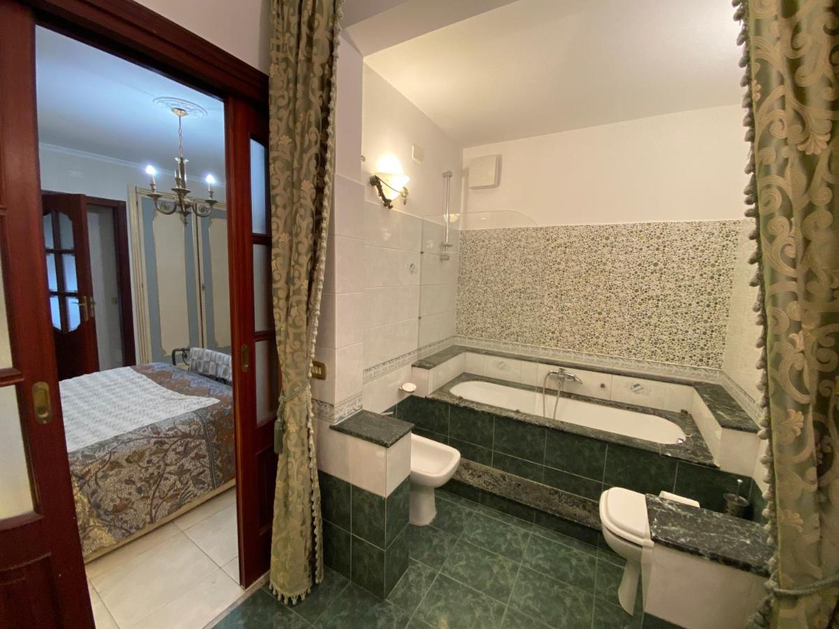 Casa Kamalei, Tra Plebiscito E Lungomare Appartement Napels Buitenkant foto